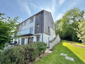 Photo 1- click for photo gallery